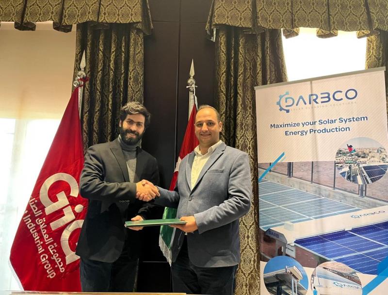 دربكو توقّع اتفاقية لتوريد وتركيب أنظمة أوتوماتيكية لتنظيف الألواح الشمسية مع العملاق الصناعية . 